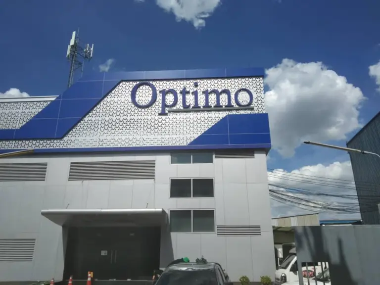ตัวอักษร Optimo ติดฟาซาดอาคาร